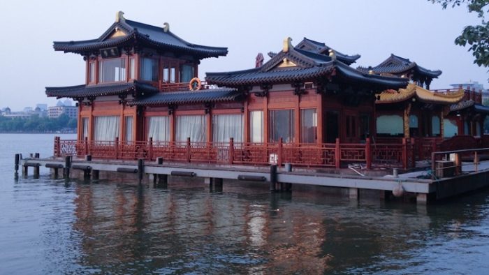 The Harmony of West Lake Hangzhou dengan paviliun China