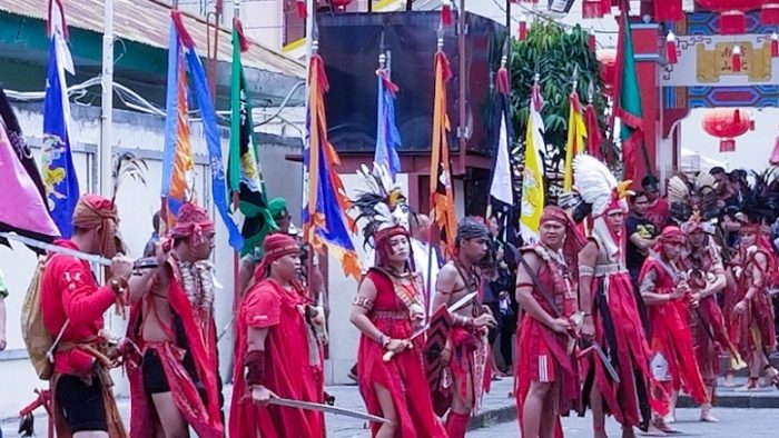 Pakaian penari tradisional Cakalele tarian perang