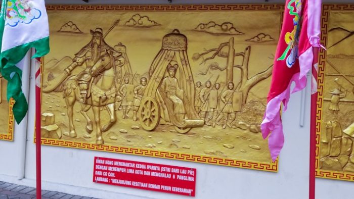 Kwan Kong menghantar kedua iparnya dengan menempuh lima kota