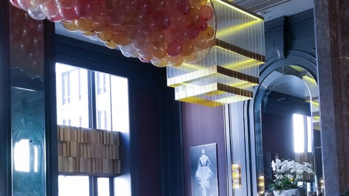 The Lounge bar for afternoon tea dan live musik