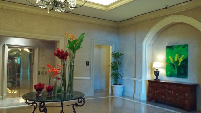 Rangkaian bunga di lobi The Ritz-Carlton San Juan Puerto Rico