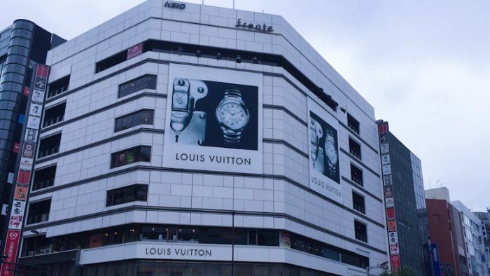 Louis Vuitton showroom dekat kompleks Isetan Department Store