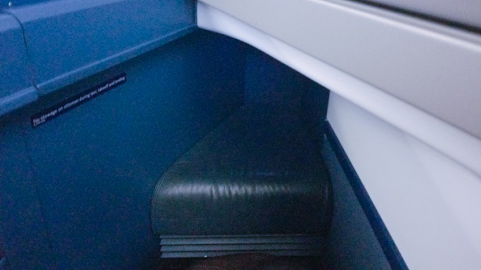 Delta First Class Atlanta Honolulu Otoman untuk tempat kaki