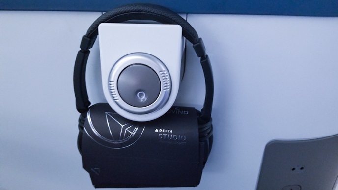 Delta First Class Atlanta Honolulu Delta Studio headphone