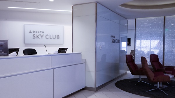 Delta Sky Club Lounge Atlanta Recepsionis