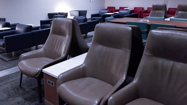 Seating area dengan tempat colokan kabel