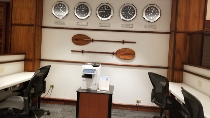 Work spaces at Delta Sky Club Honolulu