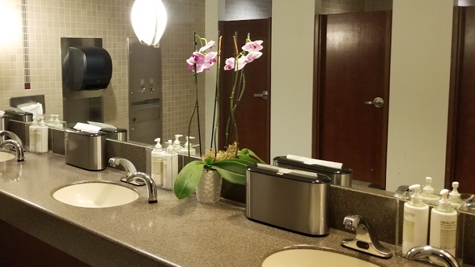 Kamar mandi Delta SkyClub lounge Salt Lake City SLC