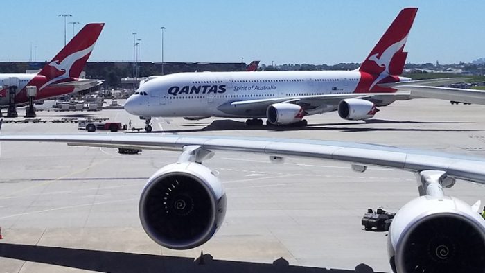 Qantas Airbus 380 pesawat yang mempunyai dua lantai