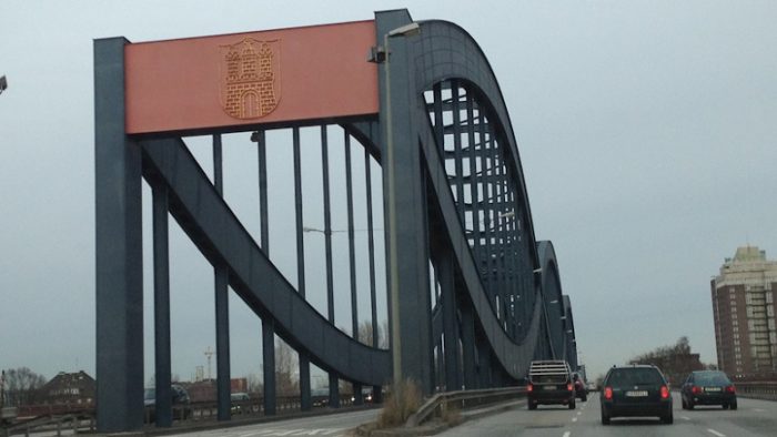 Jembatan memasuki kota perdagangan maritim Bremen