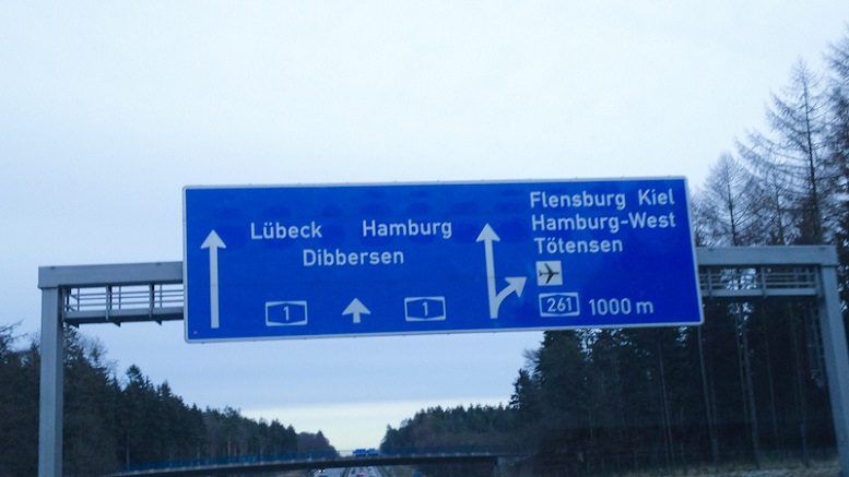 Petunjuk jalan highway ke Hamburg