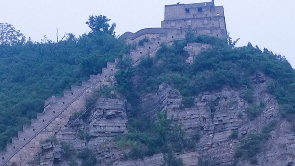 Gunung batu sebagai dasar Great Wall of China