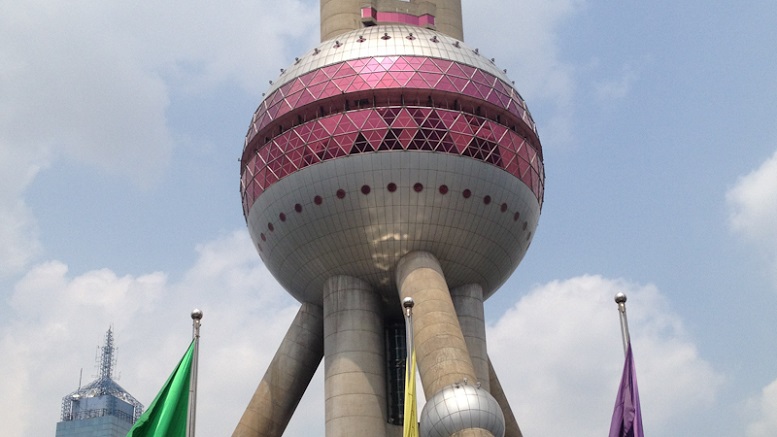 Bagian tengah Oriental Pearl Tower