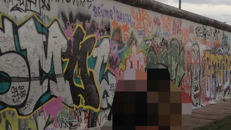 Lukisan grafiti di Berlin Wall