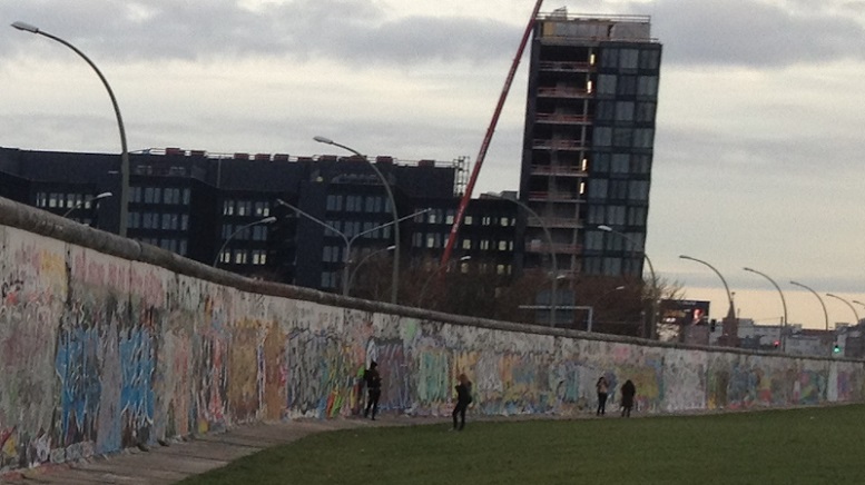 Menelusuri Berlin wall di Berlin