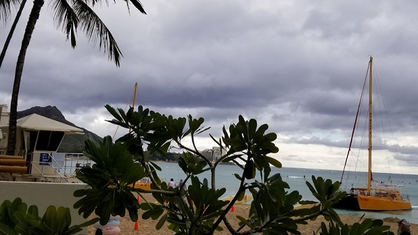 Perahu layar untuk keliling pantai
