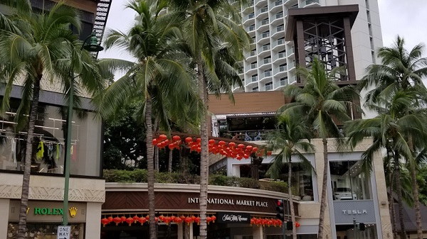 International Market Place di depan pantai Waikiki