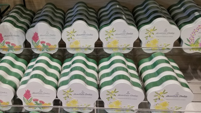 Beautiful flowers on the cookie can