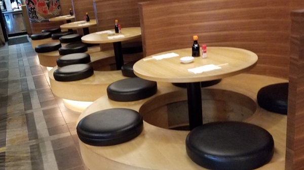 Tempat duduk rendah seperti tatami