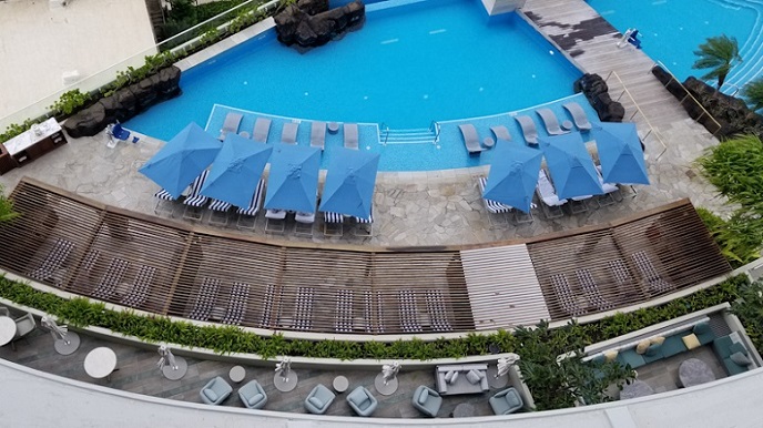 The Ritz-Carlton Waikiki swimming pool 
 Bird's eye view of the swimming pool