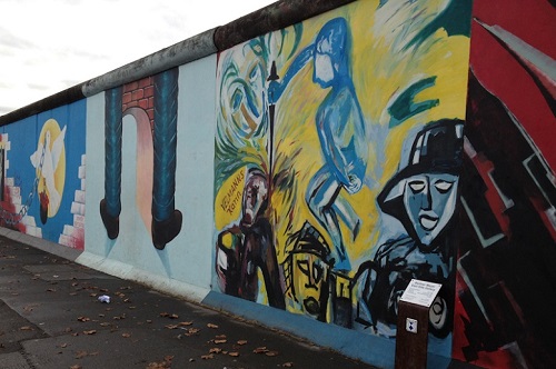 Lukisan di Berlin Wall