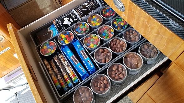 Private Jet Challenger 300 snacks
