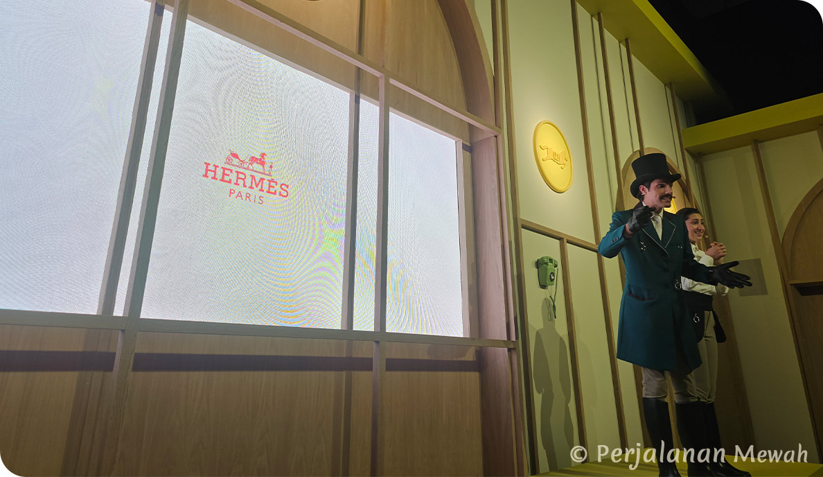 Hermès Mystery welcome room with groom character introducing the storyline